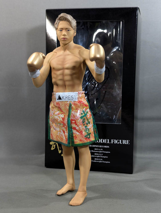 【直筆サイン入り】300体限定 武尊 初回限定金グローブ盤スタンドver