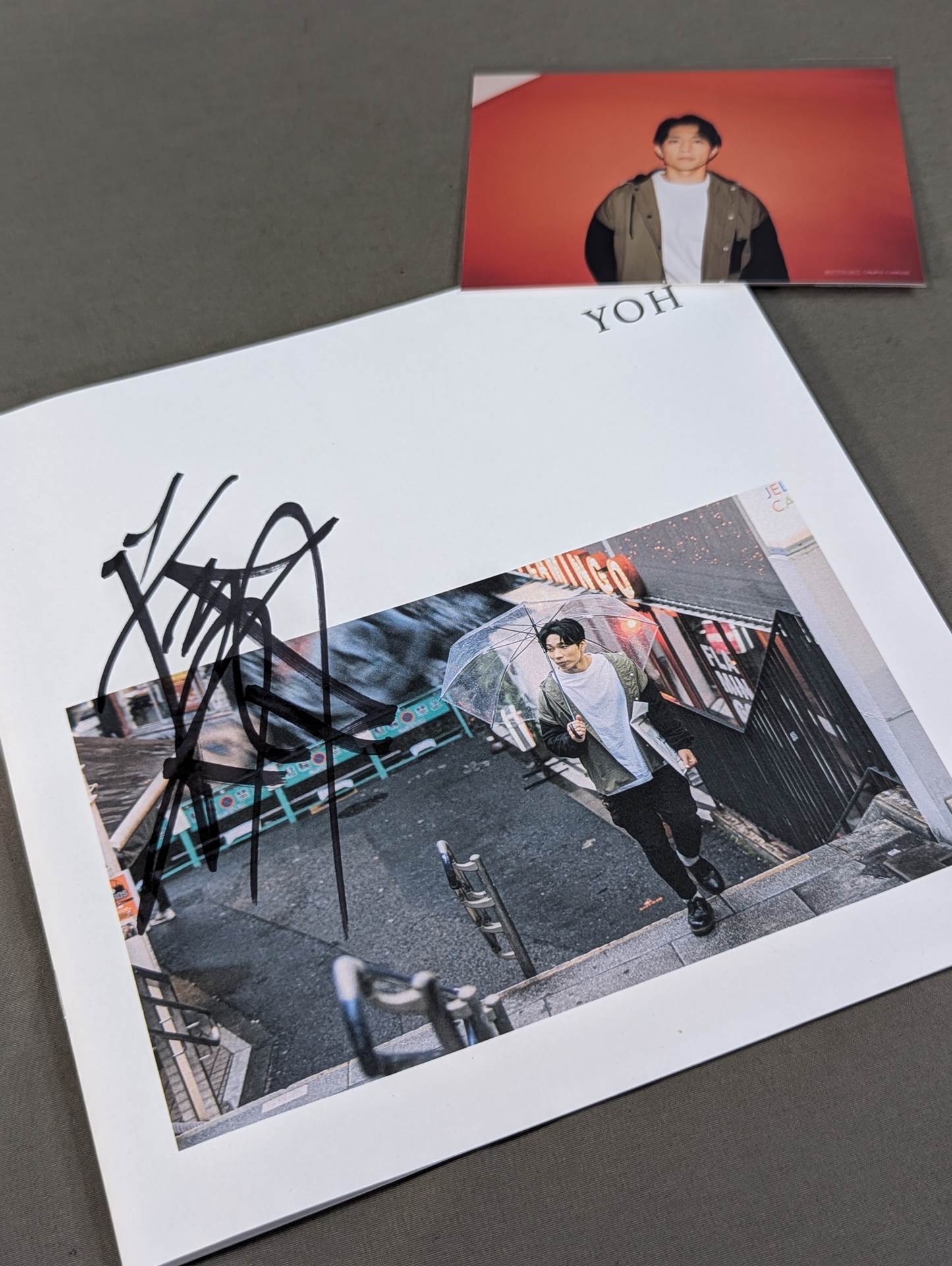 [Hand signed autograph  & bonus photo included] YOH ZINE 01