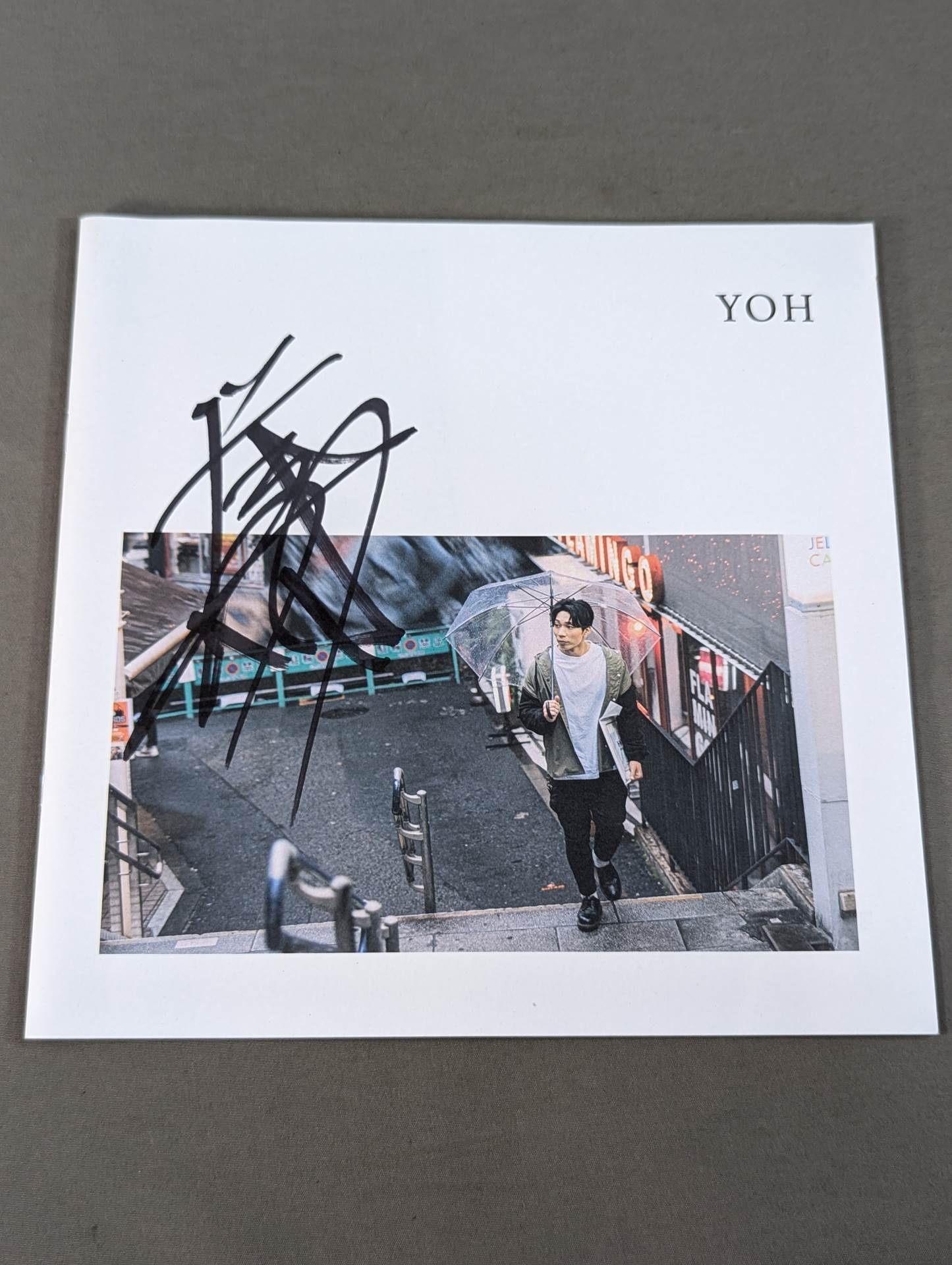 [Hand signed autograph  & bonus photo included] YOH ZINE 01