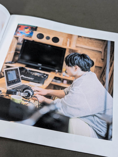 [Hand signed autograph  & bonus photo included] YOH ZINE 01