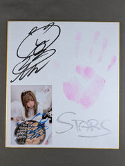 スターダム 小波 手形サイン色紙（サイン入りブロマイド付き） Amazon.co.jp: スターダム 小波 手形サイン色紙サイン入り
