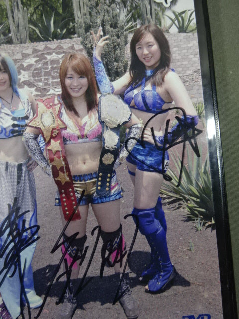 Full fighters hand signed autograph Io, Mayu, Kairi & Yuna's