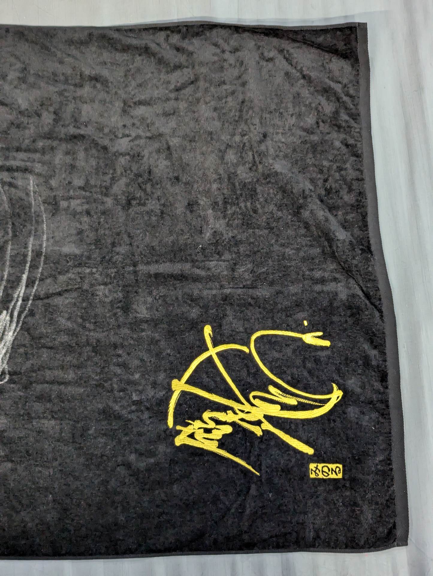 【hand signed autograph】 Minoru Suzuki Signature Embroidery Bath Towel (Black)
