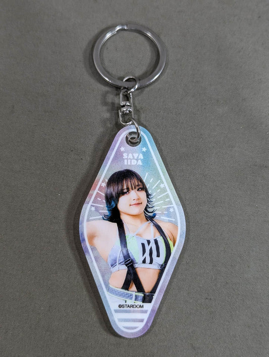 飯田沙耶 STARDOM×ウェブポン アクリルモーテルキーホルダー