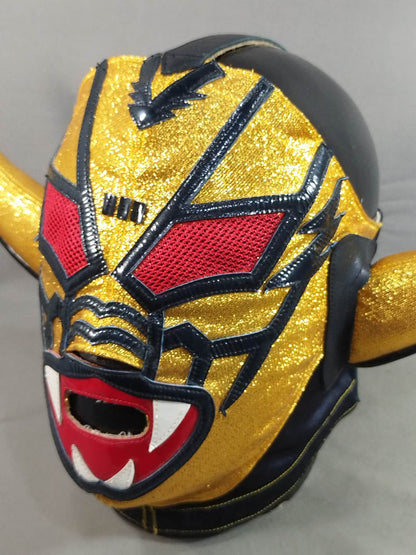 獣神サンダーライガー