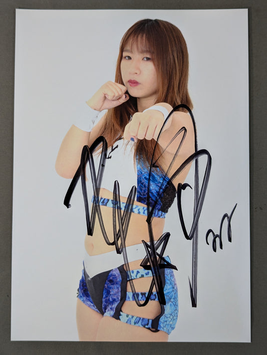 渡辺桃 直筆サイン入り スターダムポートレート(H-8)