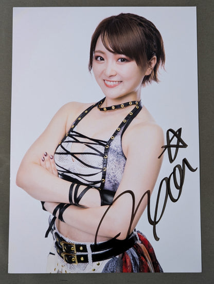 なつぽい 直筆サイン入り スターダムポートレート(M-9)