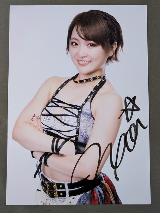 なつぽい 直筆サイン入り スターダムポートレート(M-9)