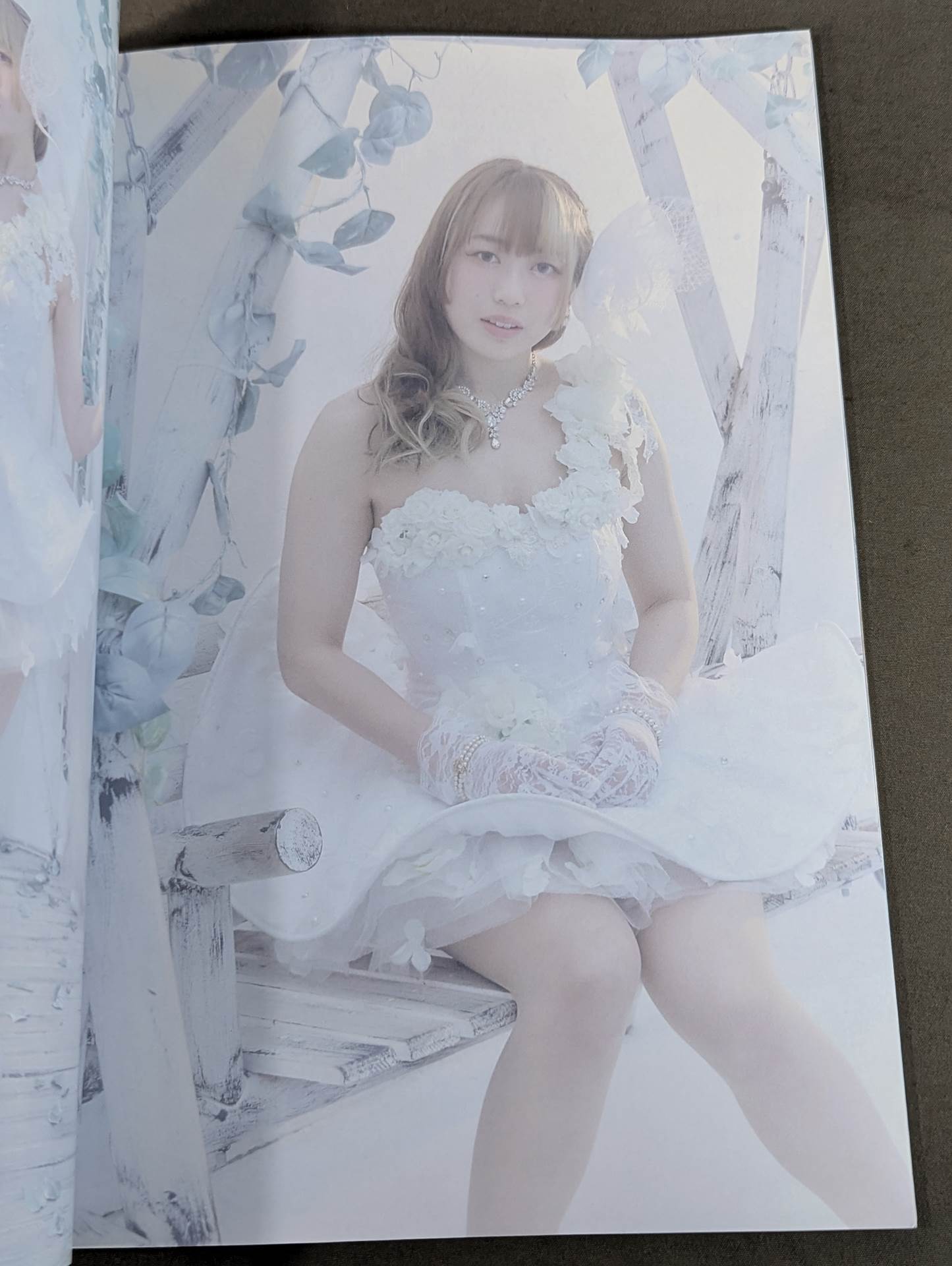 上谷沙弥 写真集 White