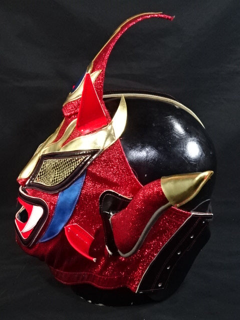 獣神サンダーライガー