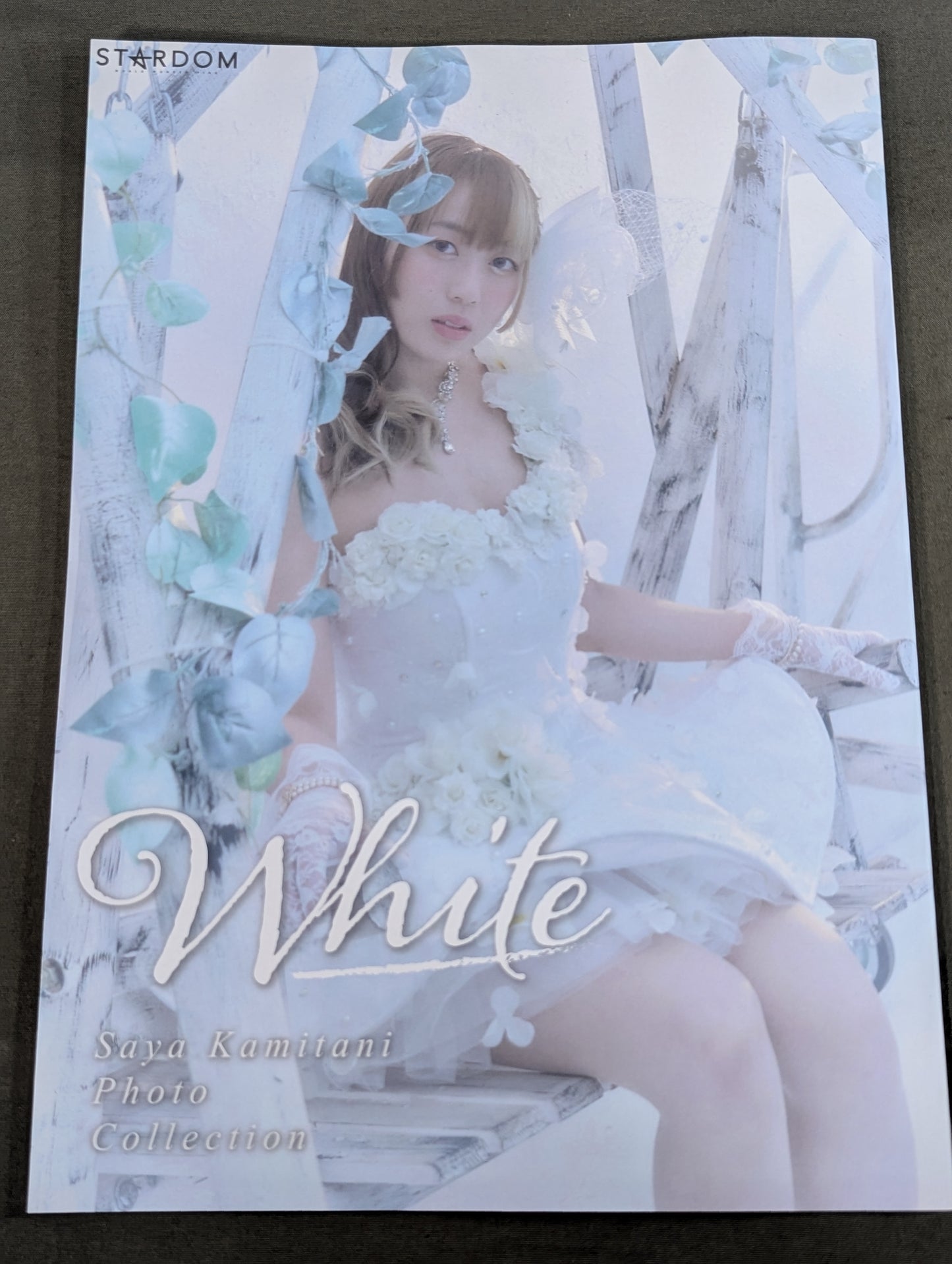 上谷沙弥 写真集 White