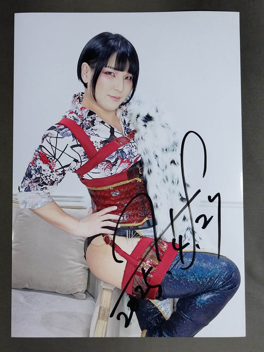 志田光 直筆サイン入り ポートレート (C-3)