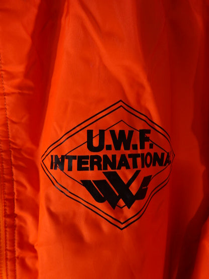 UWFインターナショナル HE STRONG WILL BE GLORIFIED ベンチコート