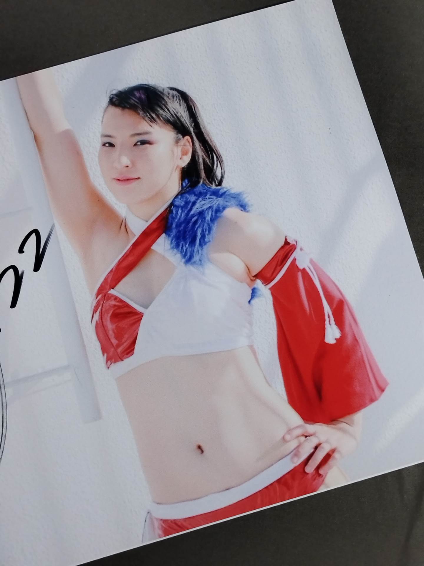 志田光 直筆サイン入り ポートレート (D-5)