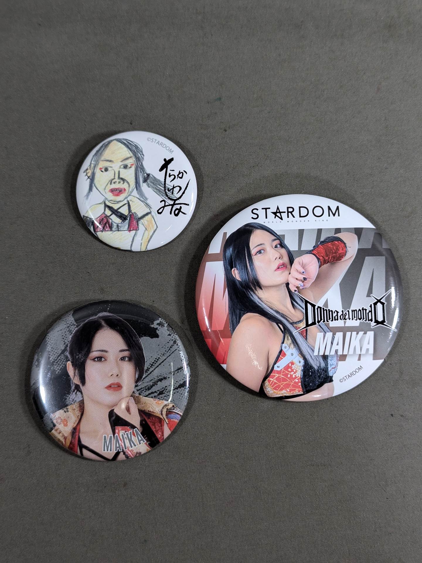 ★ Flurrying crimson cannon ★ Maika  PinBack button Set(1)