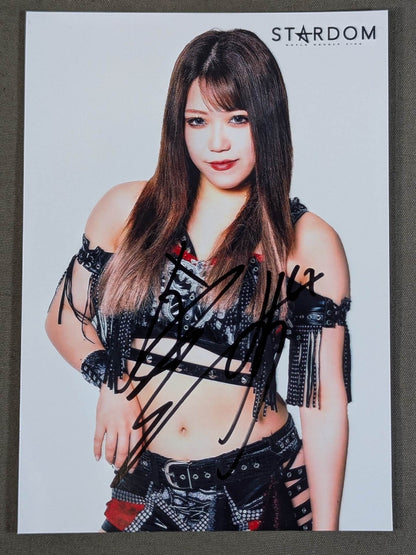 Suzu Suzuki  hand signed autograph Photo (A-1)