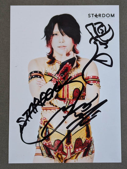 Utami Hayashishita  hand signed autograph photo  (A-2)