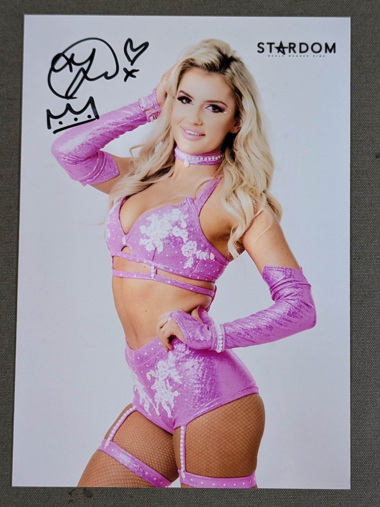 Mariah May hand signed autograph  photo (A-1)