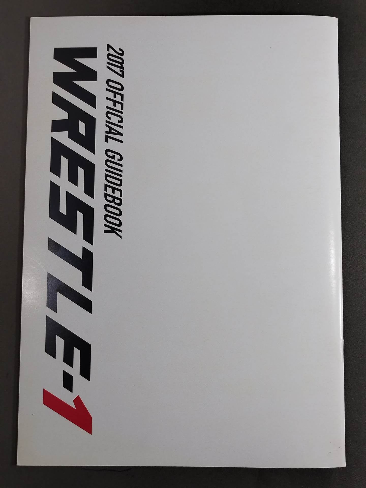 【大和ヒロシ 直筆サイン入り】WRESTLE-1 OFFICIAL GUIDE BOOK 2017 No.2