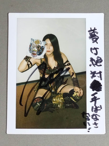 Utami Hayashishita  hand signed autograph  Cheki (C-9)