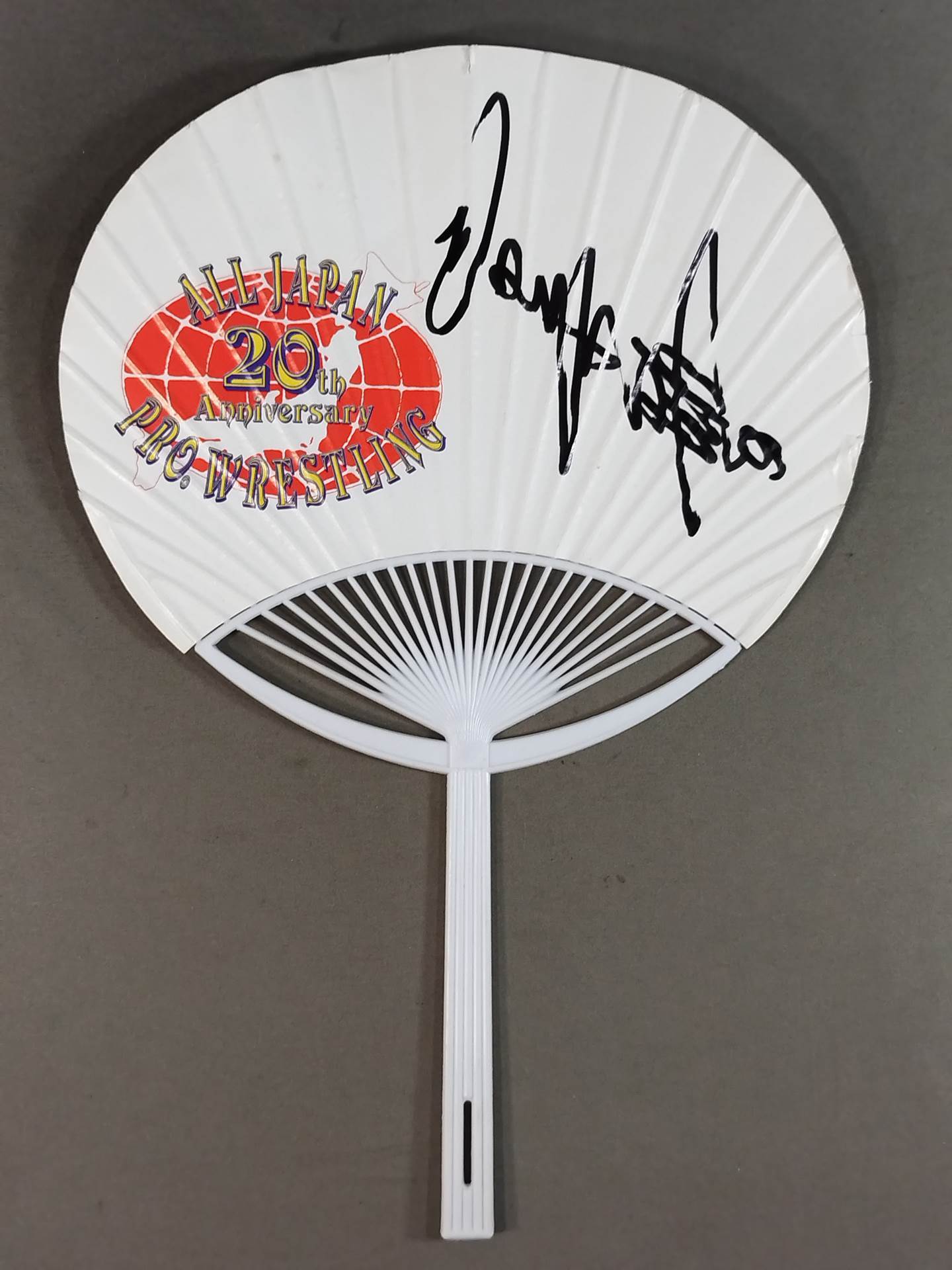 【Jumbo Tsuruta hand signed autograph 】All Japan Pro Wrestling 20th Anniversary Uchiwa (paper fan)