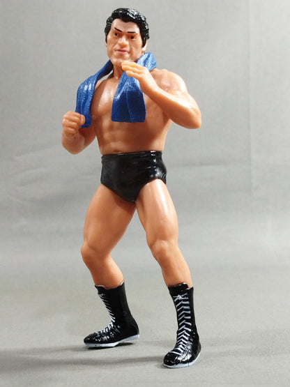 Antonio Inoki  (blue towel)
