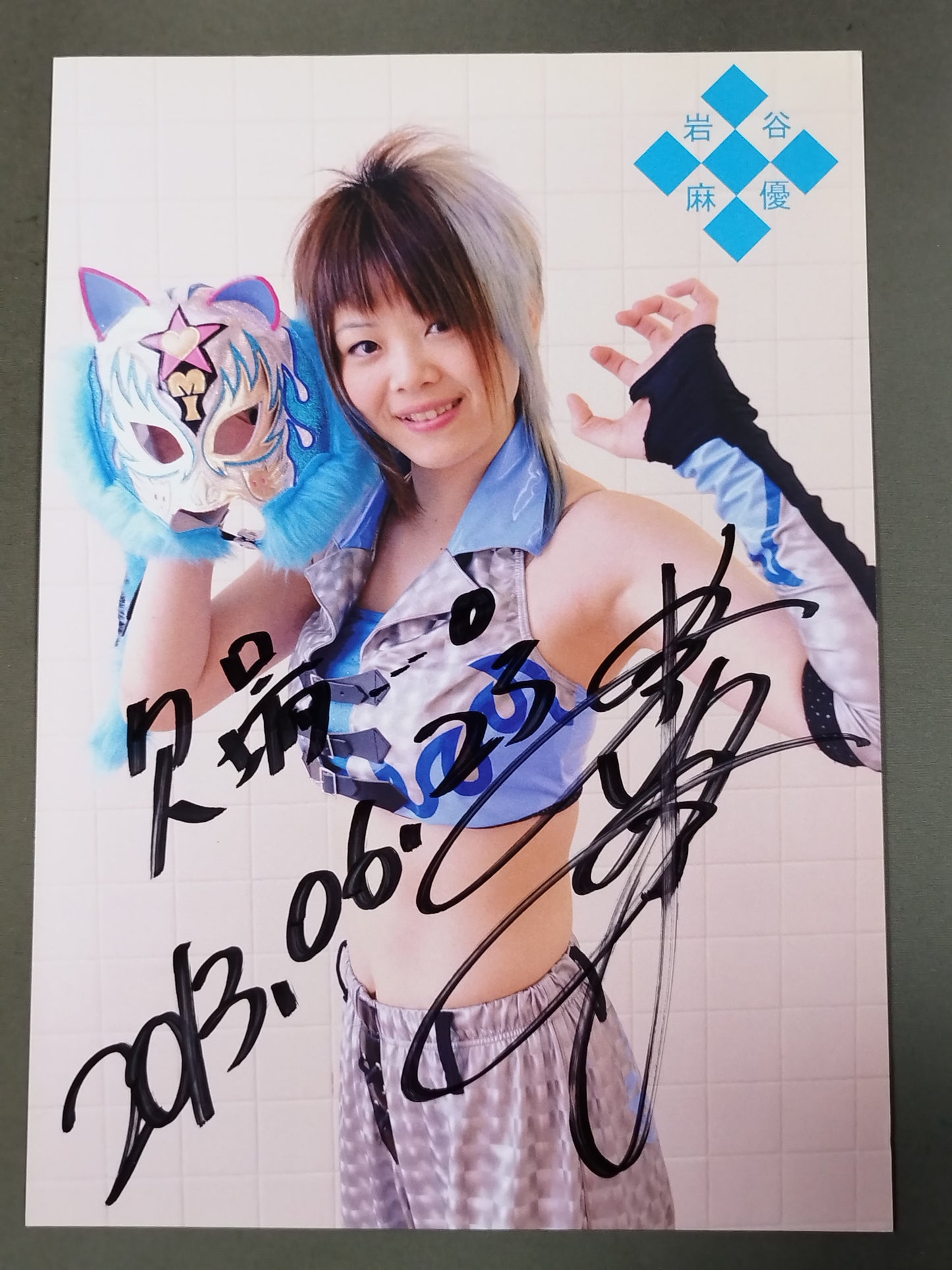 Mayu Iwatani  hand signed autograph  Starda Pro-Photo  (U-4)