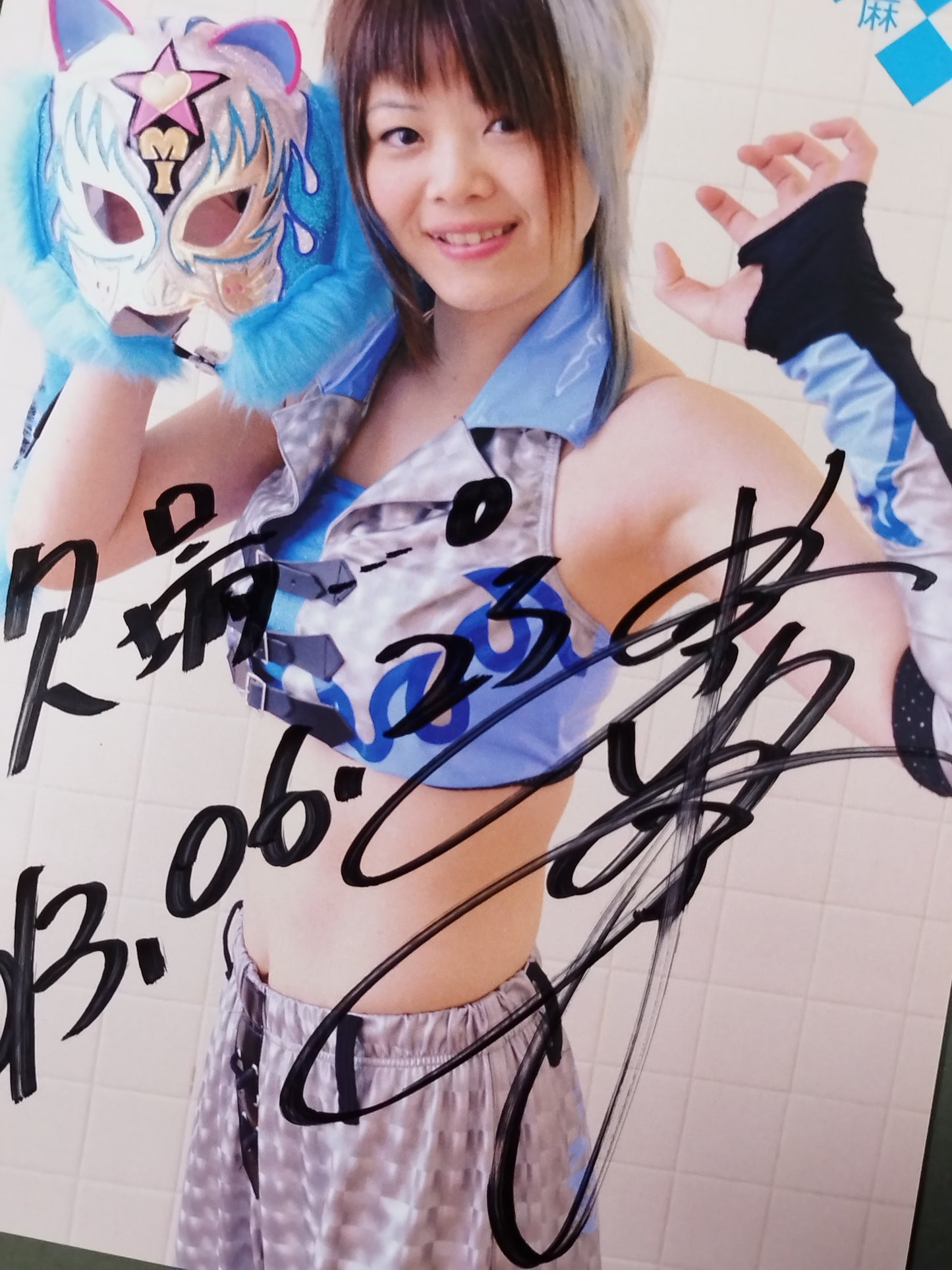 Mayu Iwatani  hand signed autograph  Starda Pro-Photo  (U-4)