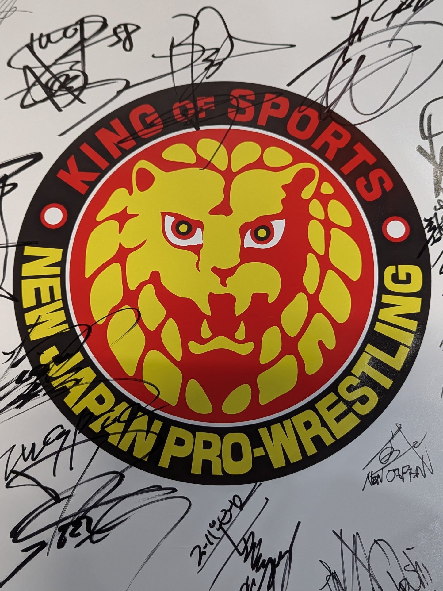 新日本プロレス 28選手直筆サイン寄せ書き(ライオンマーク特大厚紙)