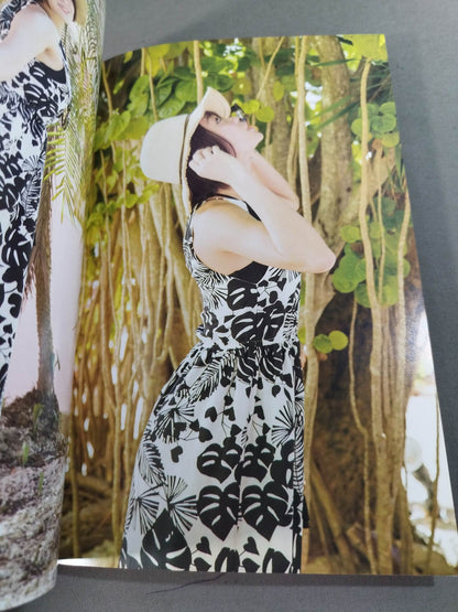 【hand signed autograph】 Arisa Hoshiki Photo collection "SHINE"