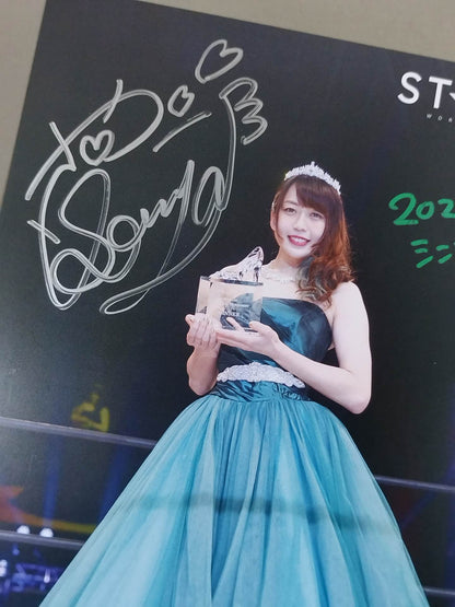 上谷沙弥 直筆サイン入り スターダムポートレート(T-7)
