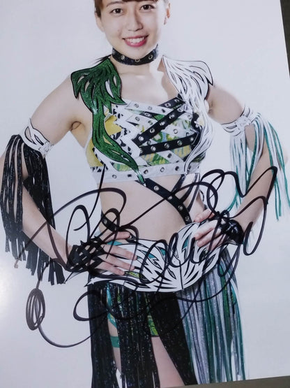 上谷沙弥 直筆サイン入り スターダムポートレート(T-9)