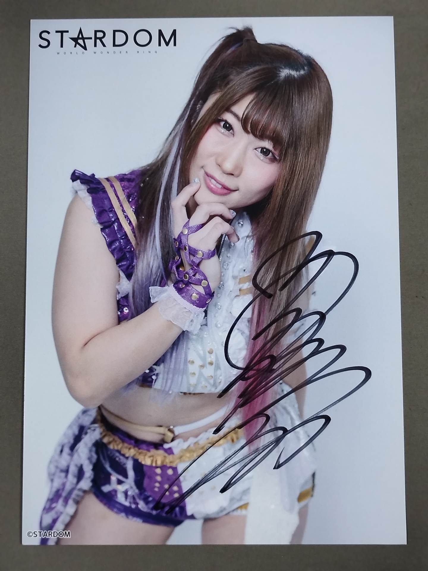 中野たむ 直筆サイン入り スターダムポートレート(B-4)