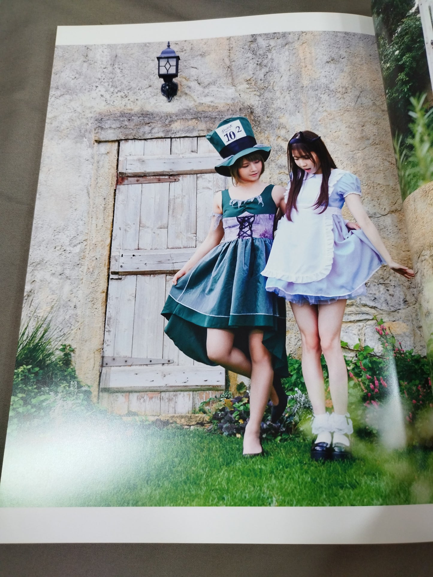 マジラビ写真集 「MagiRabi IN WONDERLAND」