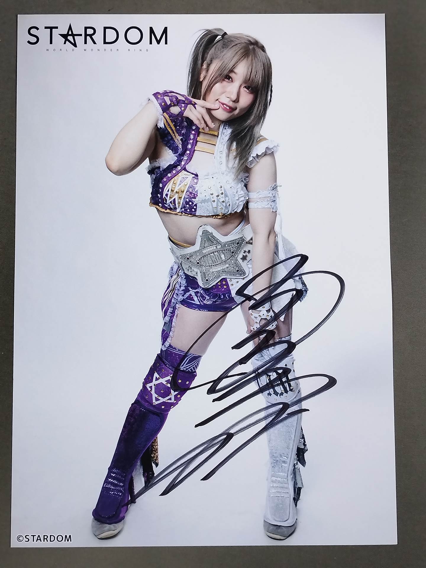 中野たむ 直筆サイン入り スターダムポートレート(B-6)