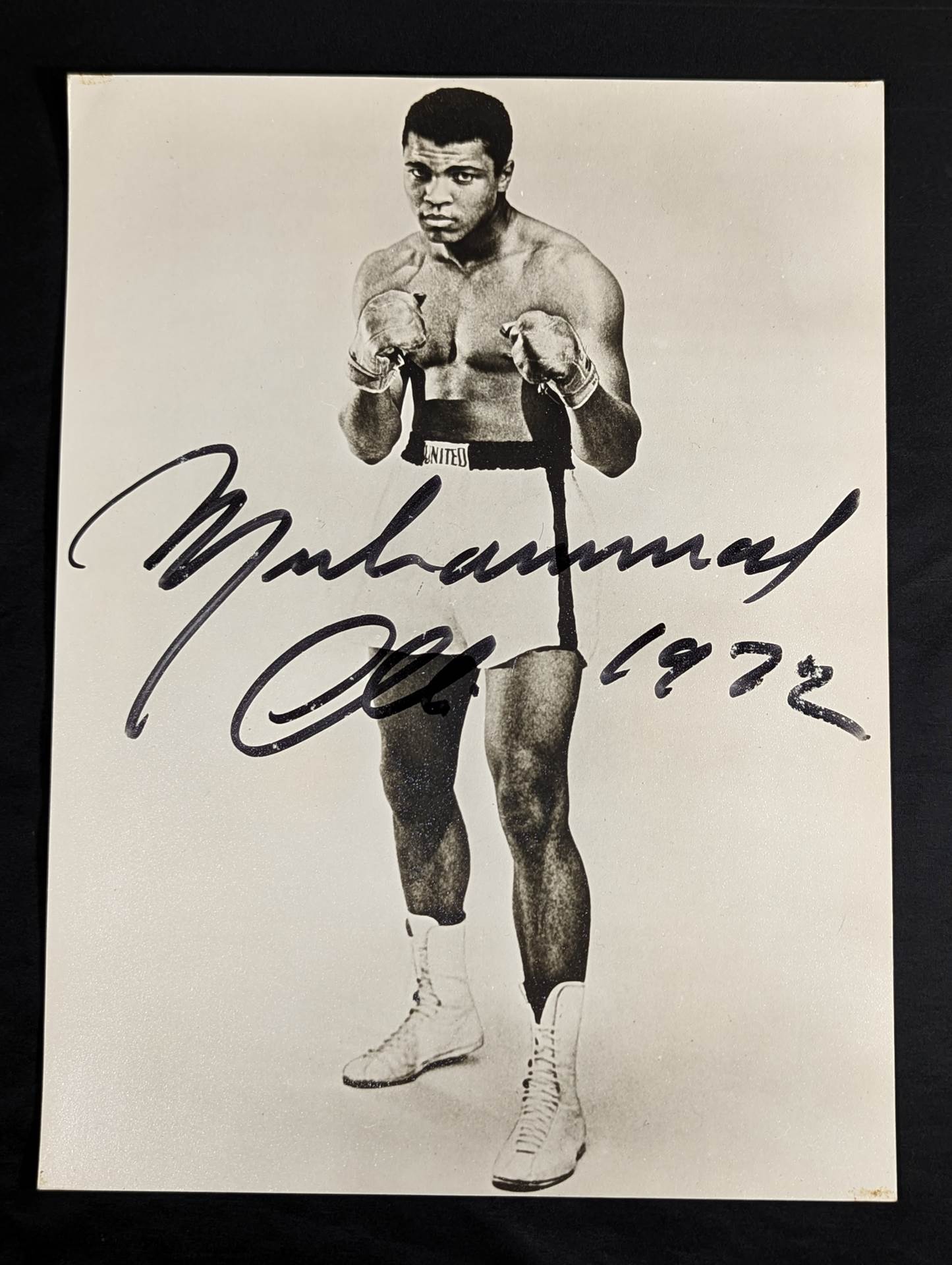 1972 Muhammad Ali hand signed autograph Black and White Pro-Photo  (1972, Coming to Japan / Tobu Department Store Autograph Session)