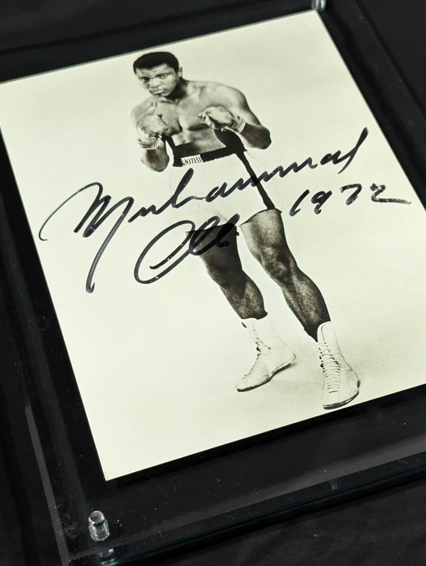 1972 Muhammad Ali hand signed autograph Black and White Pro-Photo  (1972, Coming to Japan / Tobu Department Store Autograph Session)