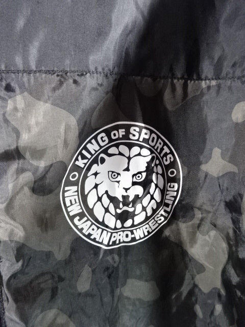 New Japan Pro Wrestling × Tsumamura Lion Mark Camouflage pattern padded jacket (Shimamura)