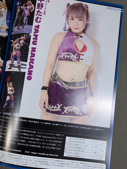 【Mayu Iwatani  hand signed autograph 】STARDOM OFFICIAL GUIDE BOOK Vol.98