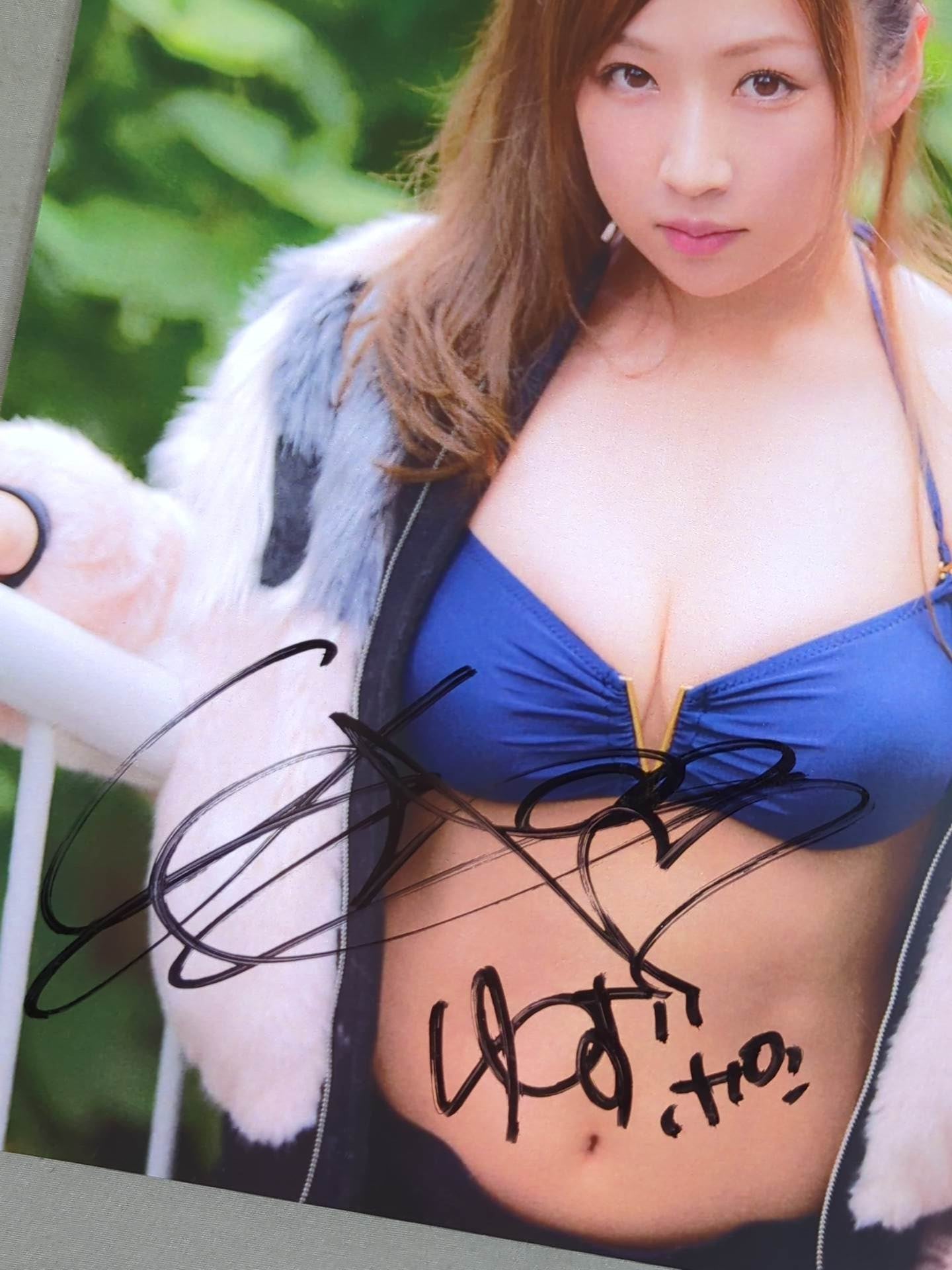 Yuzuki Aikawa  hand signed autograph Pro-Photo (C-2)