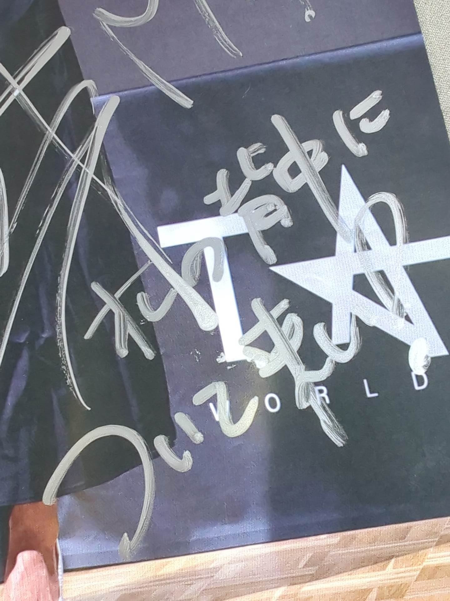 ジュリア 直筆サイン入り スターダムポートレート(C-4) – 闘道館