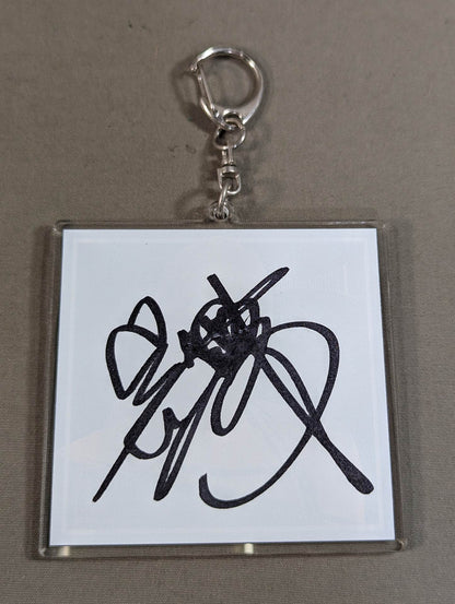 【hand signed autograph】 Giulia  Trading Acrylic Photo Keychain