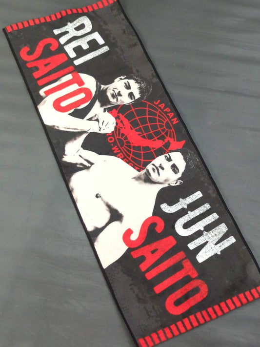 Saito brothers cheering towel
