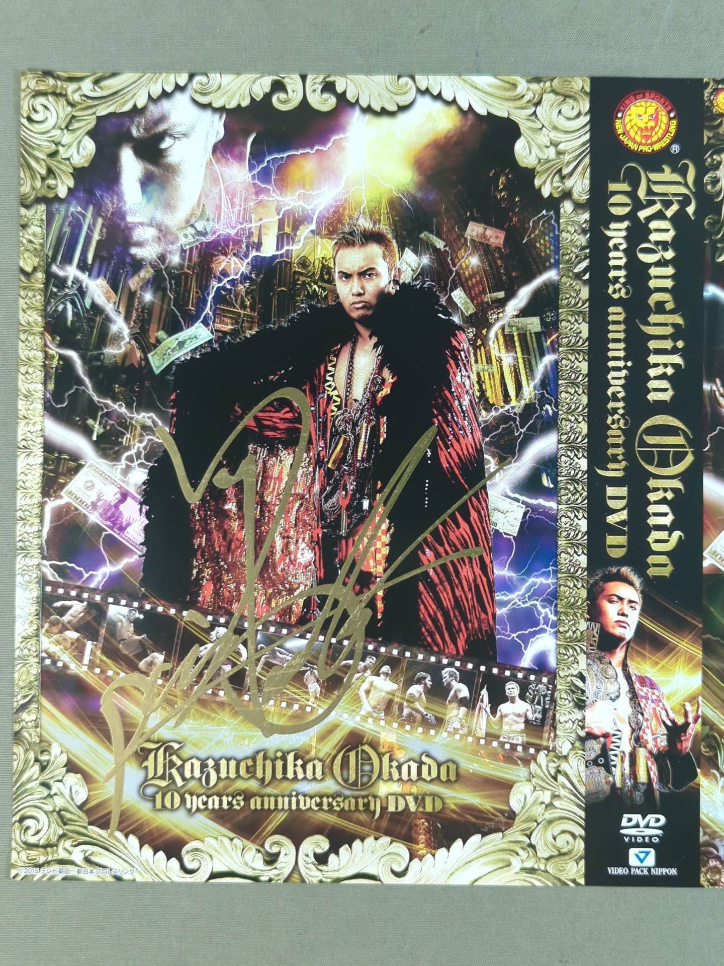 【直筆サイン入り】オカダ・カズチカ 10周年記念DVD DVDジャケット