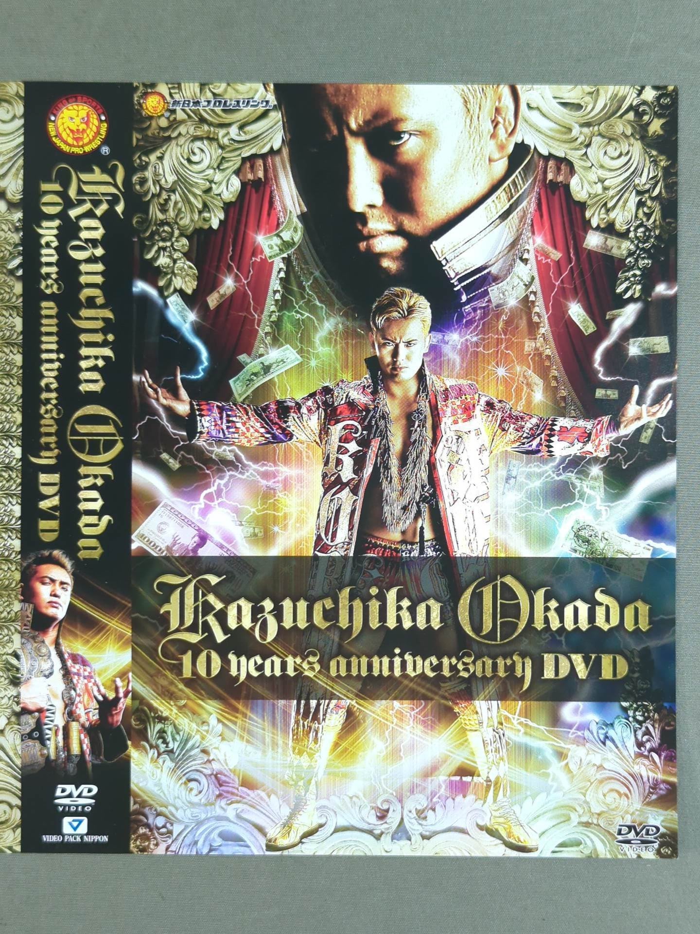 【直筆サイン入り】オカダ・カズチカ 10周年記念DVD DVDジャケット