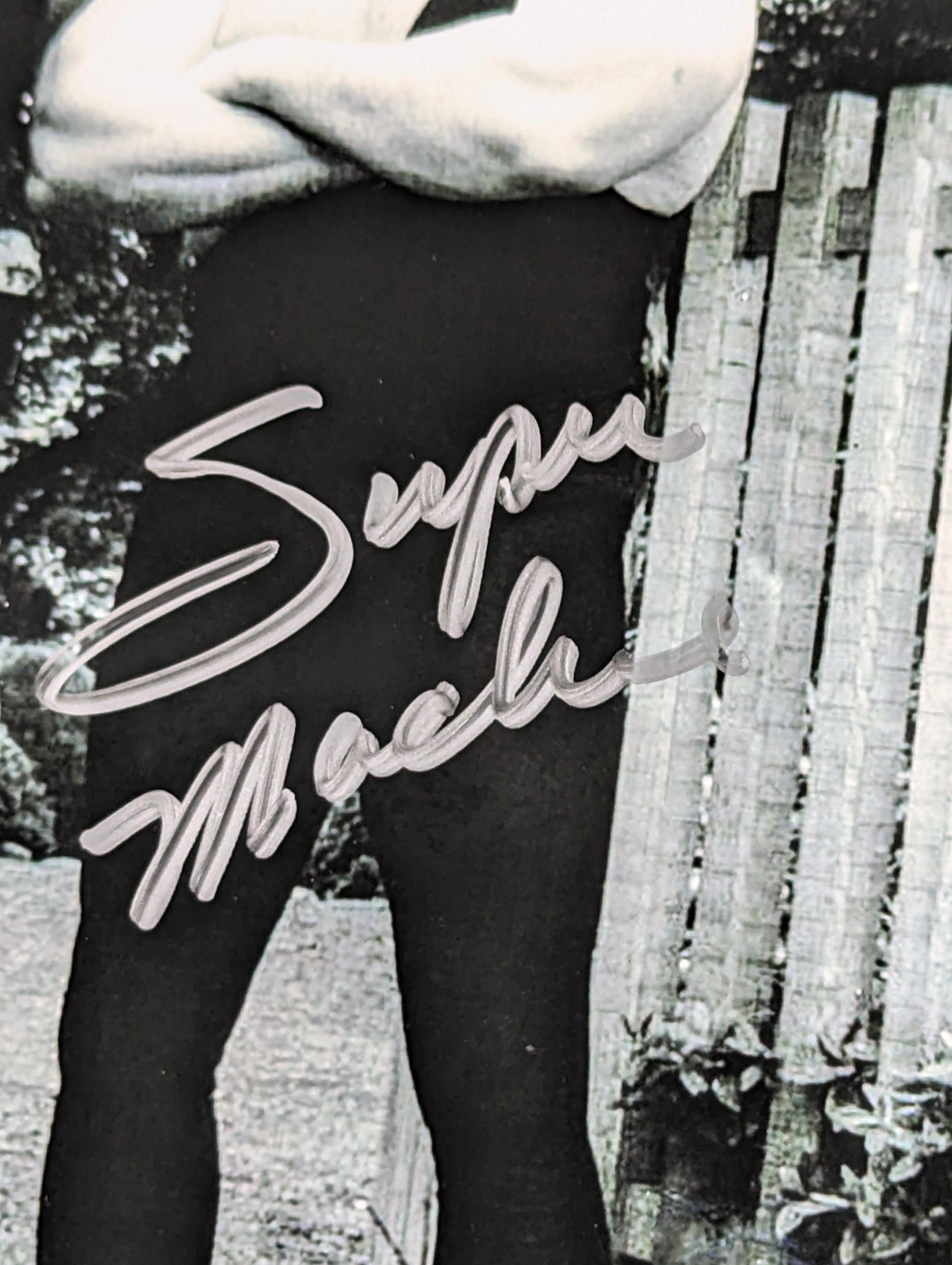 スーパー・マシン 直筆サイン入り WWF 白黒ポートレート – 闘道館