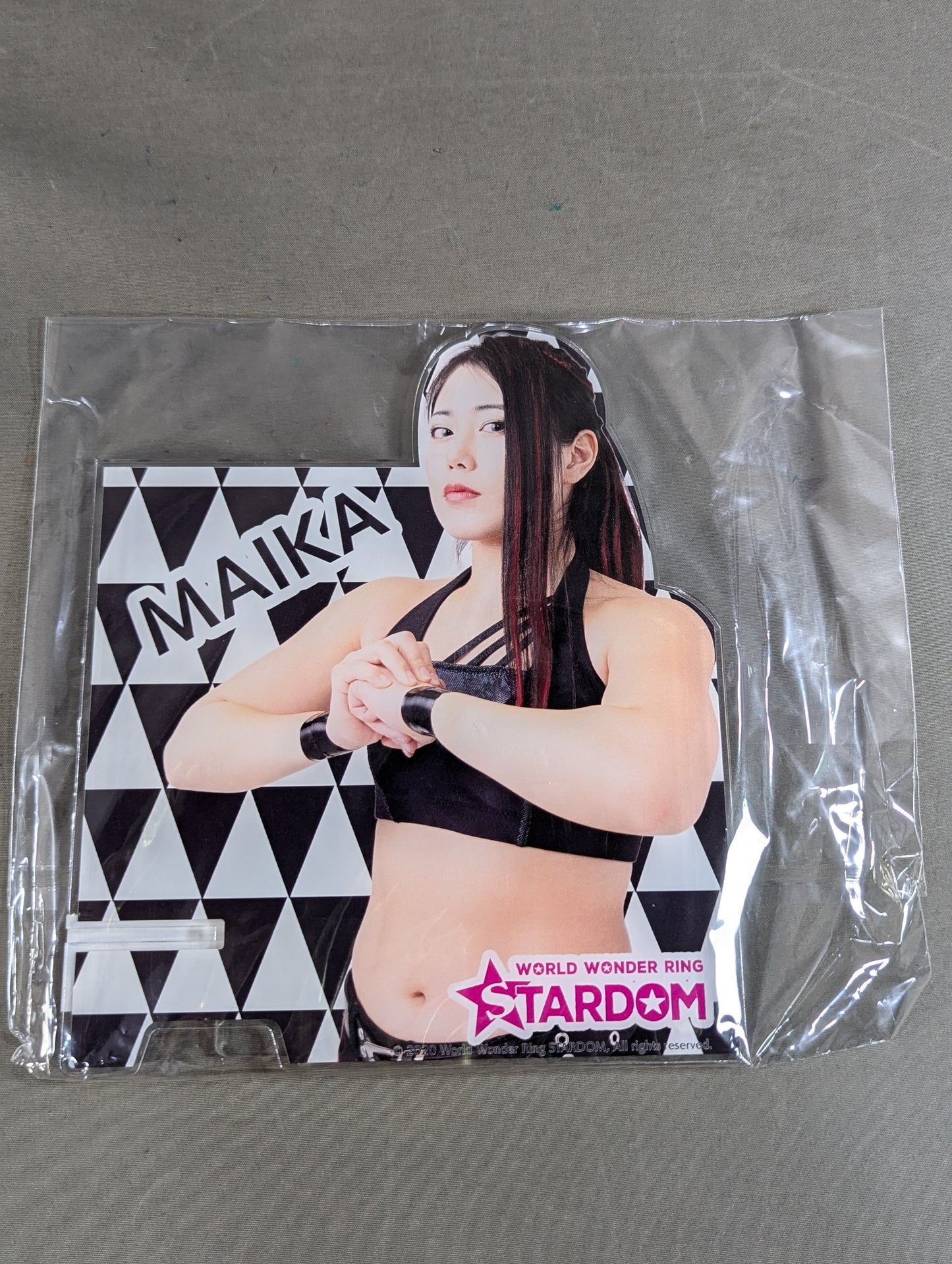 Maika  Acrylic Smartphone Stand