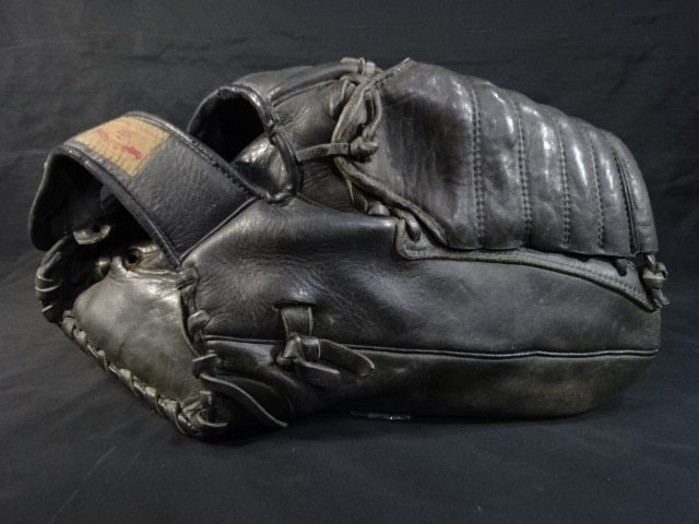 Shohei ★ Baba worn by him Gloves and spikes ★ used when he was enrolled in the Yomiuri Giants