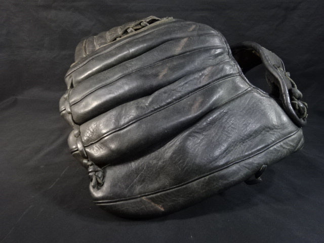 Shohei ★ Baba worn by him Gloves and spikes ★ used when he was enrolled in the Yomiuri Giants