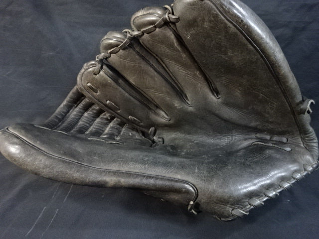 Shohei ★ Baba worn by him Gloves and spikes ★ used when he was enrolled in the Yomiuri Giants